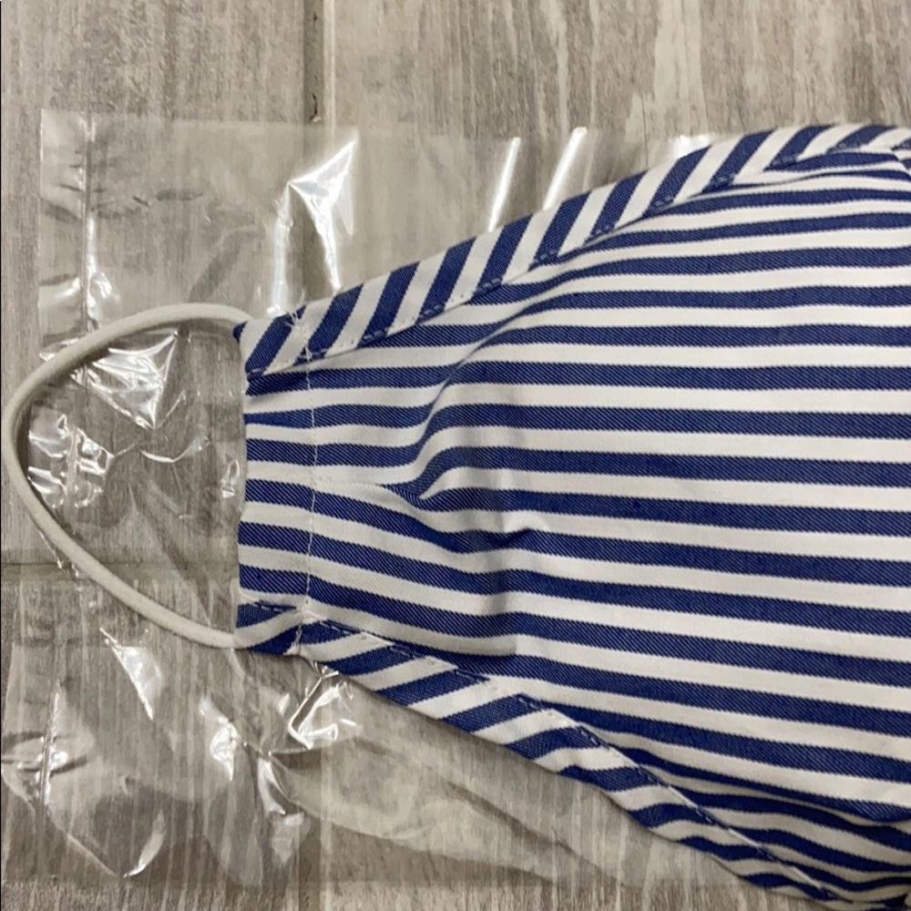 Madewell stain resistant mask with filter … - Picture 12 of 12